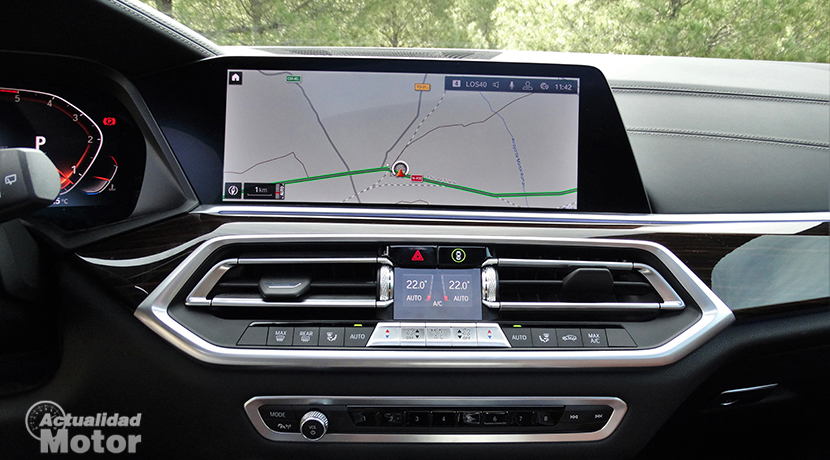 Screen of infotainment of the BMW X5 